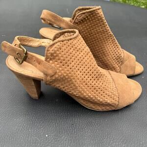 Tahari Margaret Sandals Suede Slingback Open Toe Beige‎ Women's Size 7